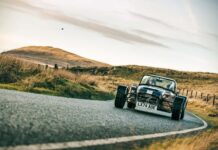 Перегони на паритеті з винищувачами: Caterham CSR проти зони «Мах Луп»