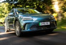 Genesis GV60: Дорого, быстро и странным образом запутанно