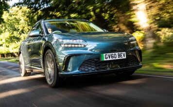 Genesis GV60: Дорого, быстро и странным образом запутанно