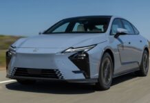 Lexus ES 25: Большой, скучный и дорогой
