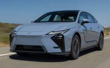 Lexus ES 25: Большой, скучный и дорогой