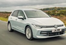 VW Golf: комплектація Match, малий пробіг, £214 на місяць