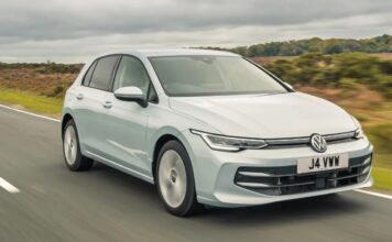 VW Golf: комплектація Match, малий пробіг, £214 на місяць