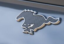 Ford повинен повернути гроші, взяті за рахунок тарифів. Ось позовна заява.