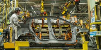 De Britse auto-industrie maakt ruzie over grenzen