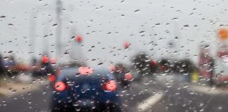 Dlaczego deszcz i błoto mogą uszkodzić automatyczny system hamowania awaryjnego w Twoim samochodzie